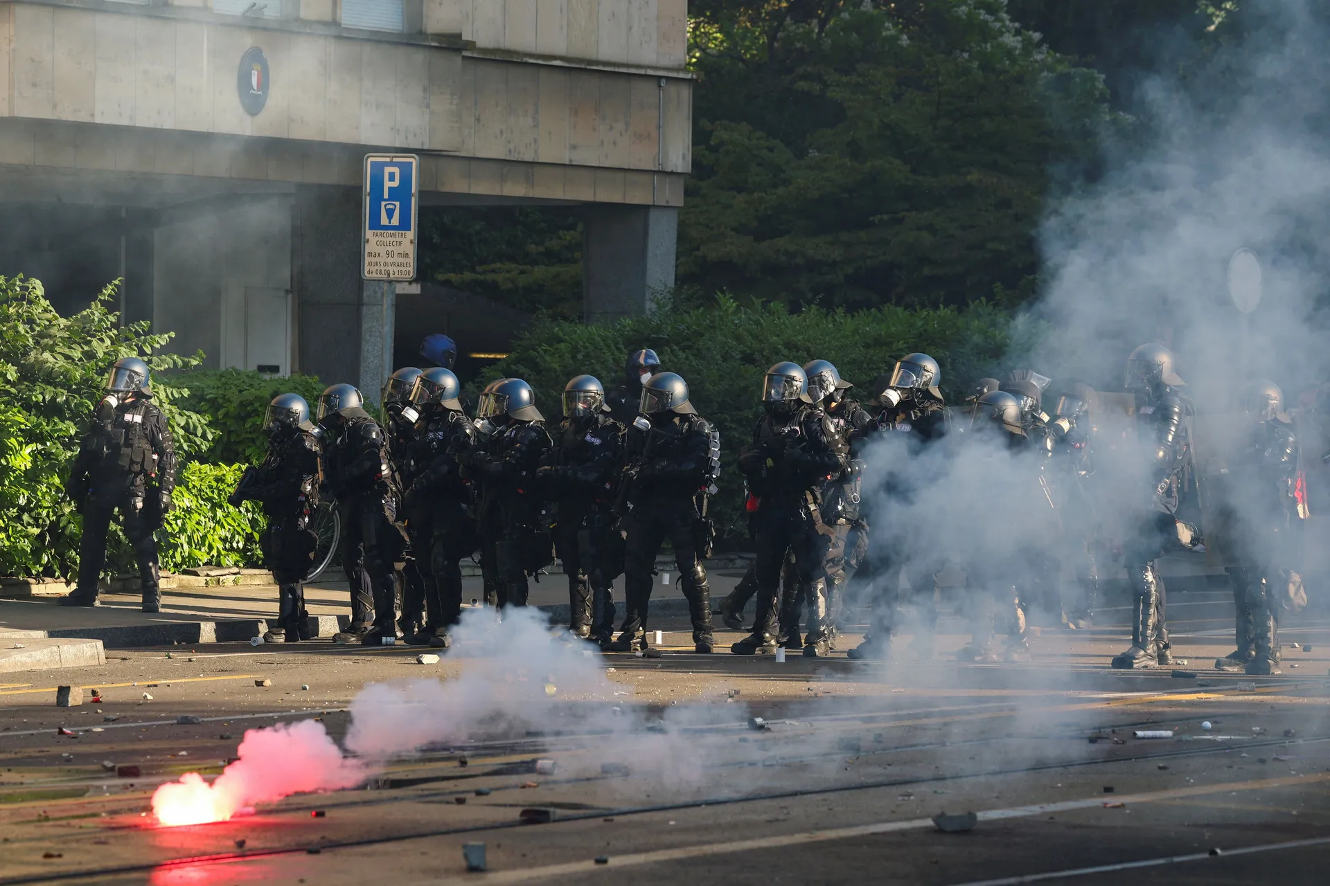 Nezapamćeni neredi u Ženevi: Demonstranti se sukobili s policijom uoči G7 samita 