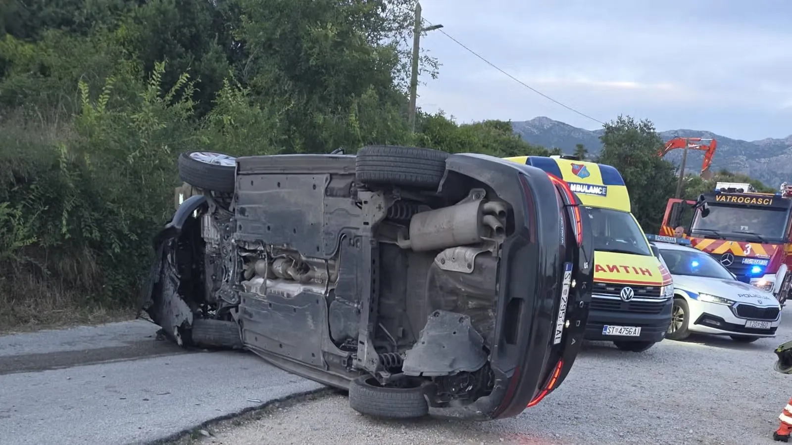 Prevrnuo se policijski presretač nakon potjere za motociklistom