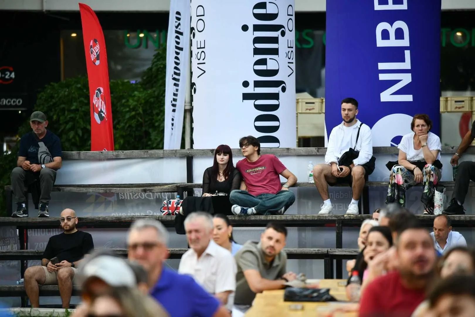 Fan zone i večeras pune
