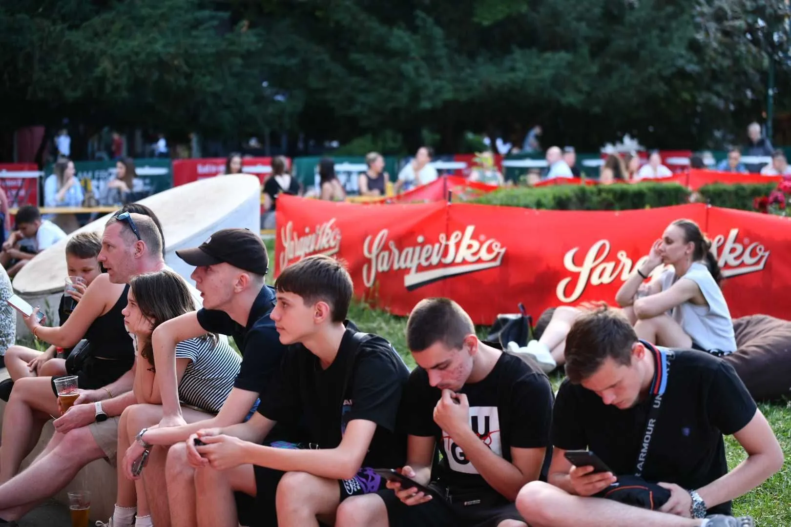 Fan zone i večeras pune