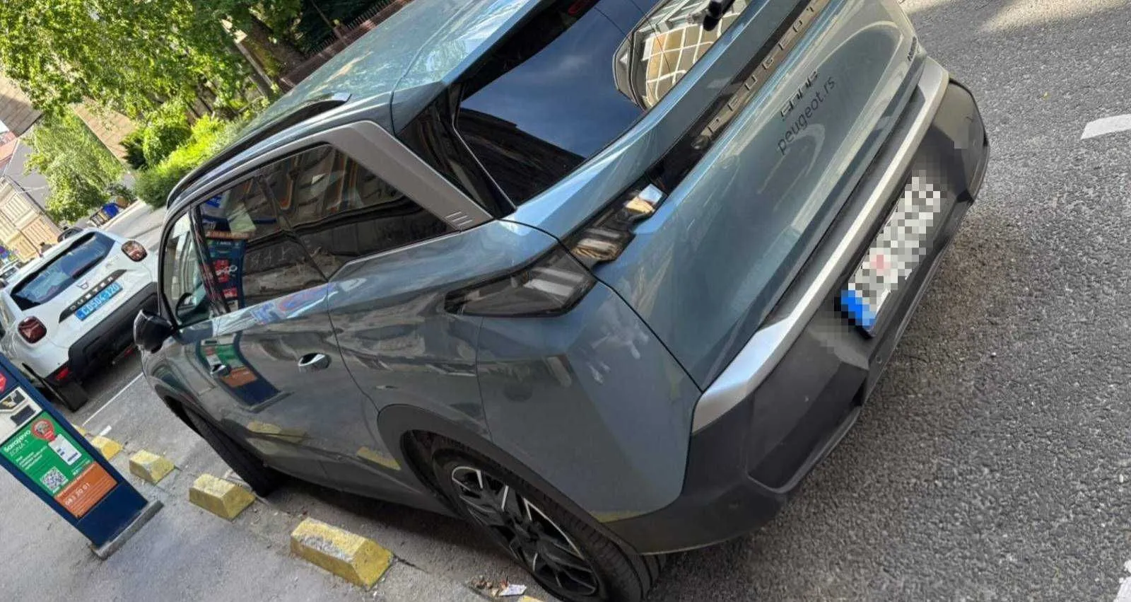Novi čin vandalizma u Sarajevu: Automobilu beogradskih tablica izbušene sve četiri gume
