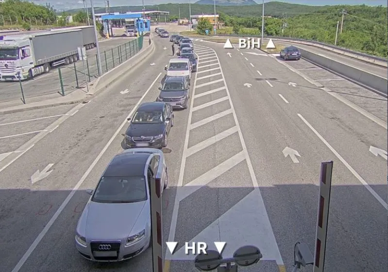Gužve na izlazu iz BiH, na ovim graničnim prelazima pojačan promet vozila