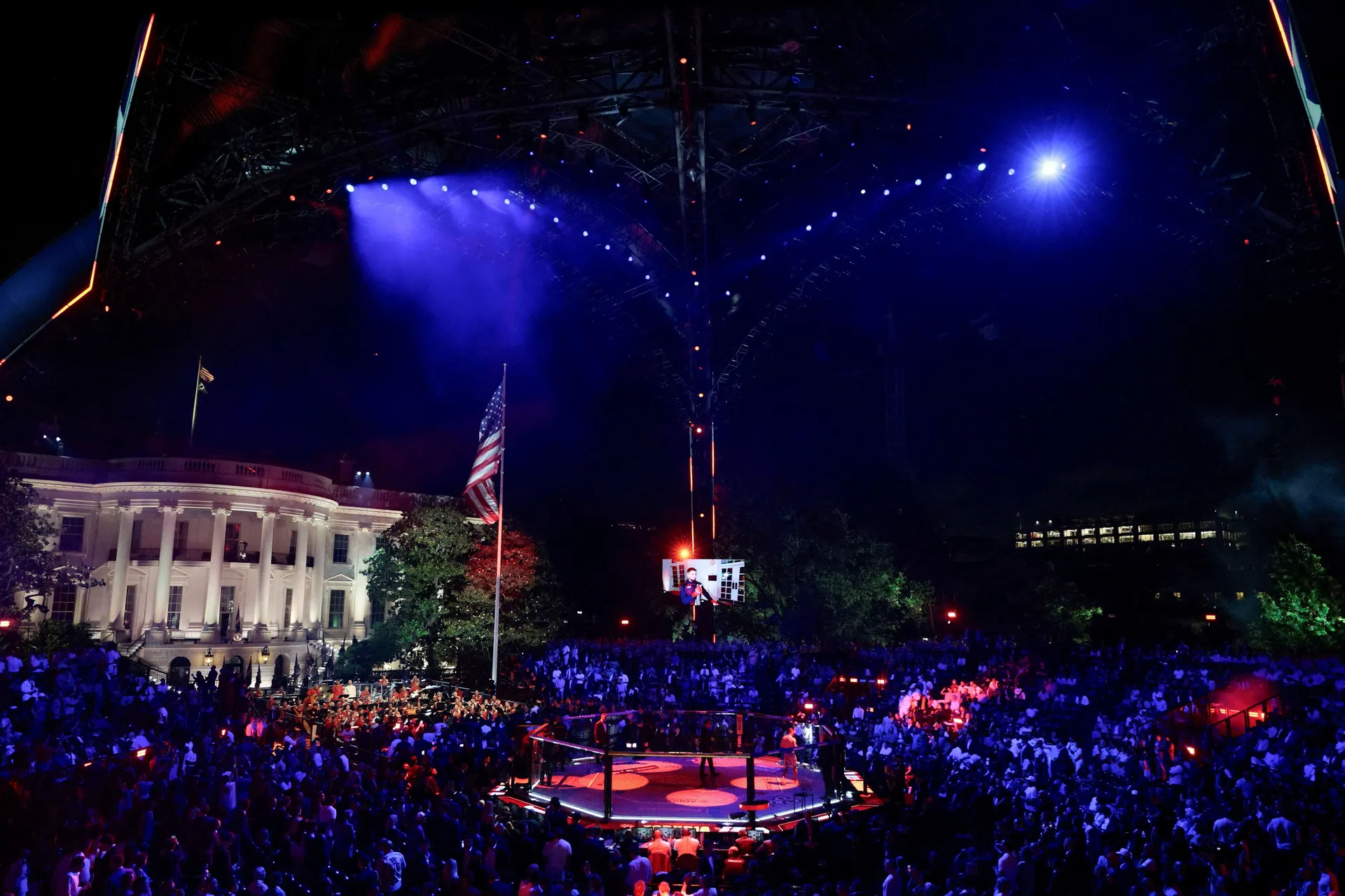 Gaethje razbio Topuriju pred Bijelom kućom, borba prekinuta nakon četvrte runde - slika 3