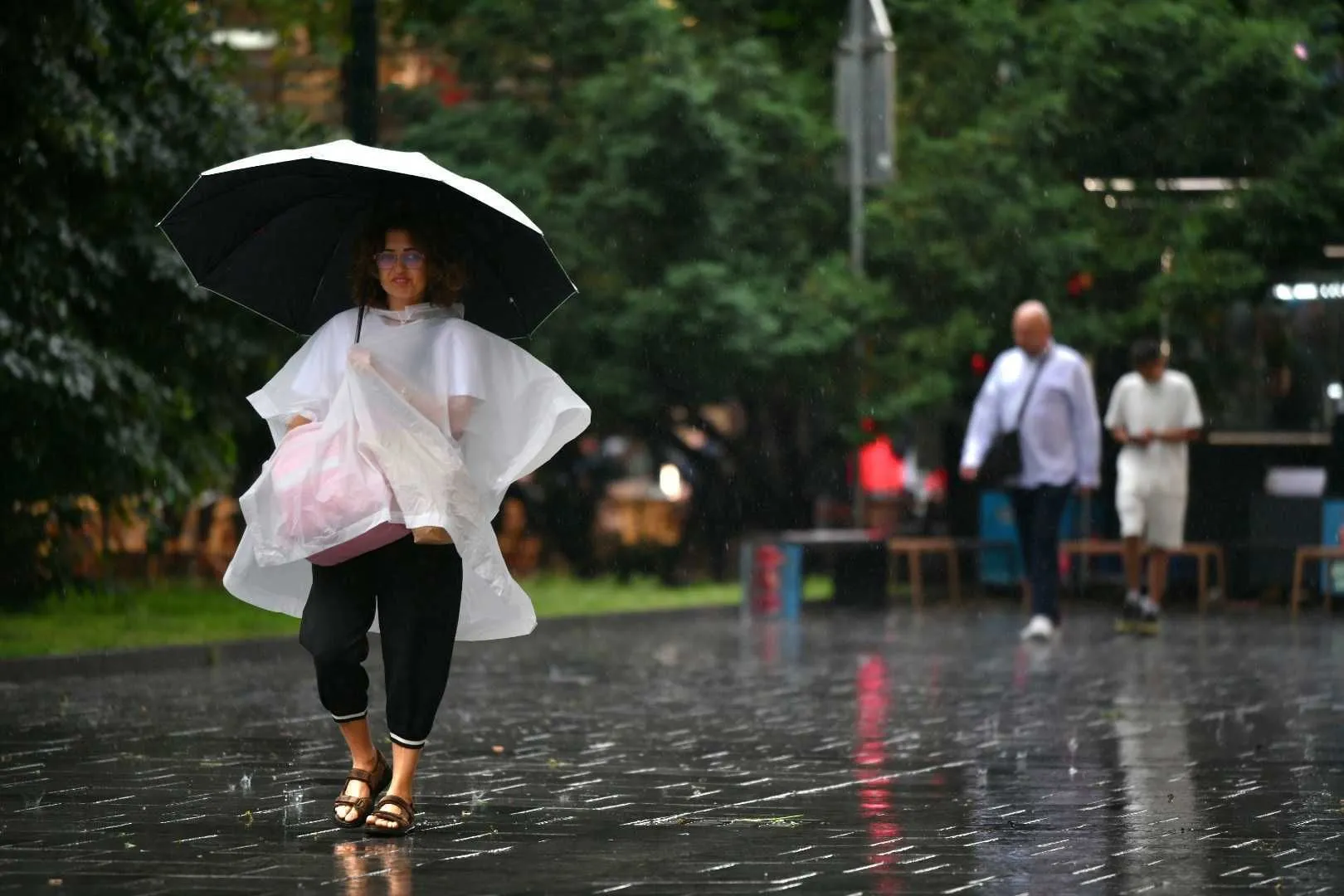 Meteorolozi su upozoravali: U nekoliko sekundi pljusak potopio Sarajevo, padao i grad