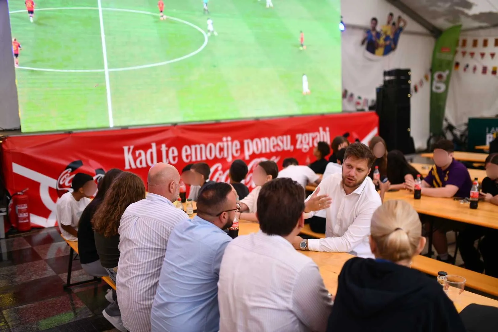 Mališani iz Dječijeg doma Bjelave u zvaničnoj fan zoni Mundijala u Sarajevu