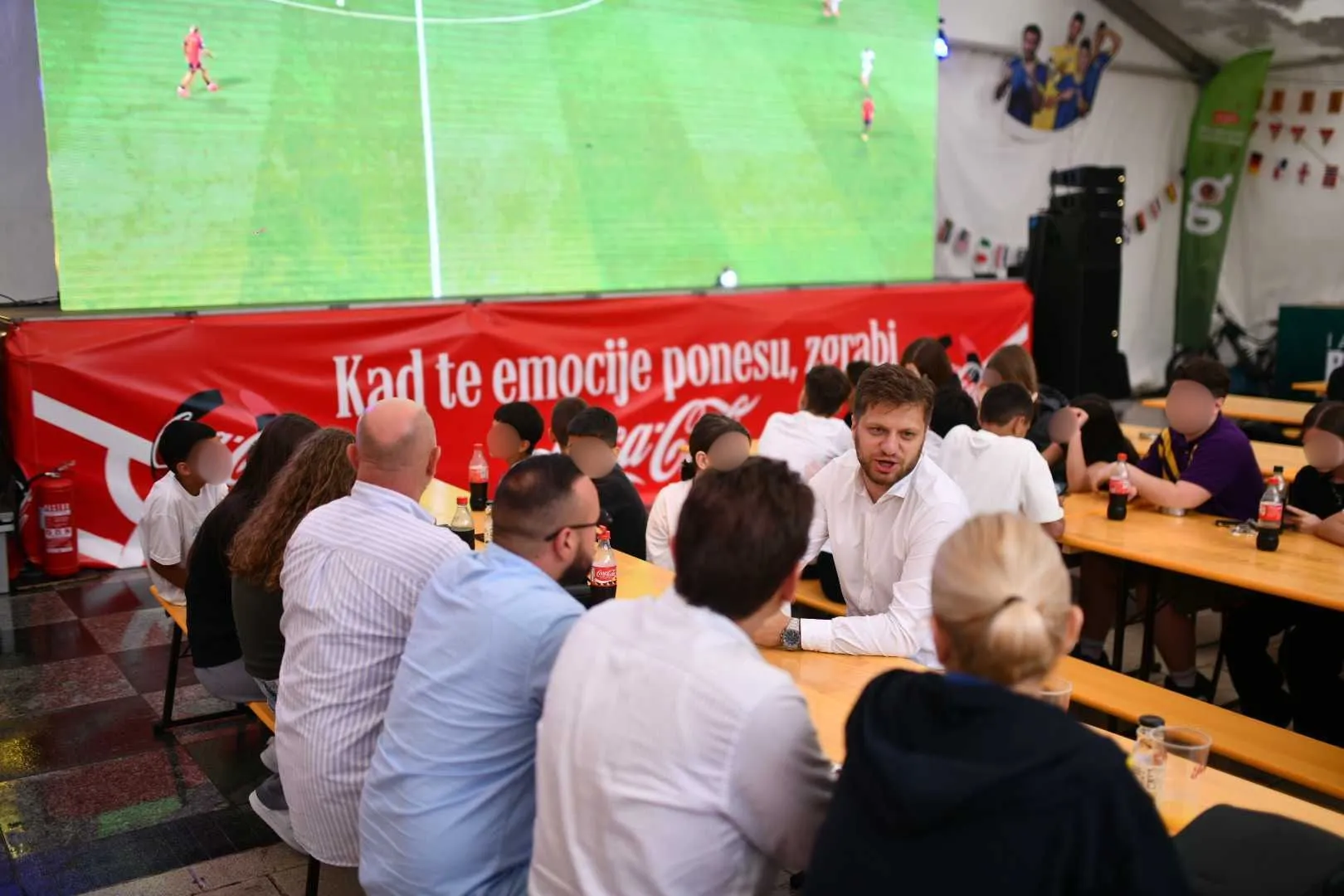 Mališani iz Dječijeg doma Bjelave u zvaničnoj fan zoni Mundijala u Sarajevu