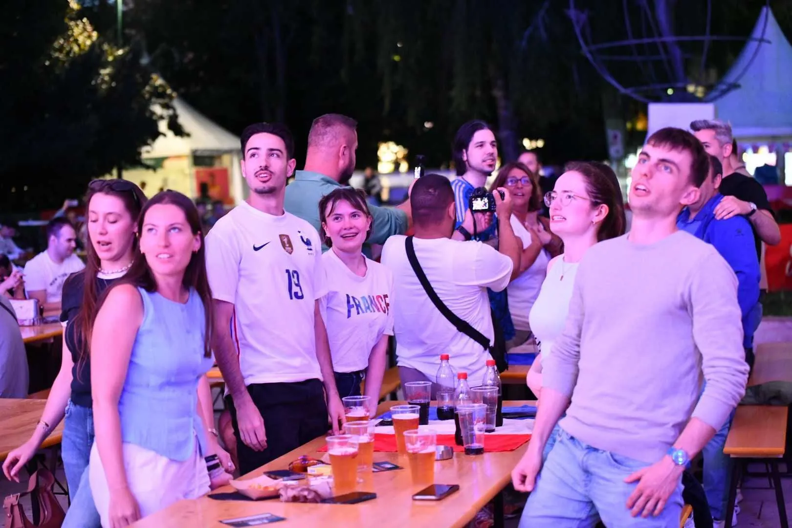 Brojni Francuzi došli podržati Tricolore, Peanutbutterovic poručila: "Hajmo Zmajevi!"