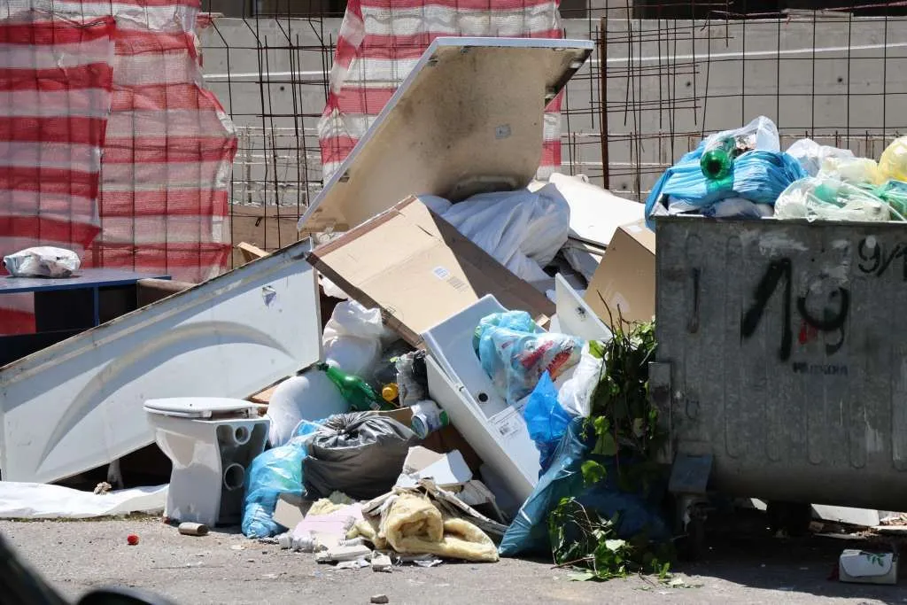 Počinje odvoz nagomilanog otpada u Mostaru, angažirana mehanizacija na deponiji