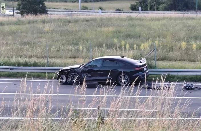 Teška nesreća na autoputu A1, sudarila se dva vozila, saobraćaj potpuno blokiran