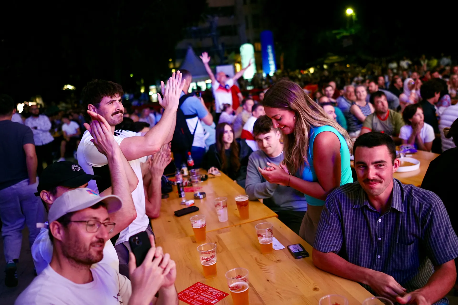 Navijačka groznica u Sarajevu, pogledajte atmosferu tokom meča Hrvatske i Engleske