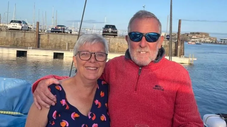 'Bilo je nestvarno': Britanski par o susretu sa ruskim ratnim brodom i pucnjima upozorenja