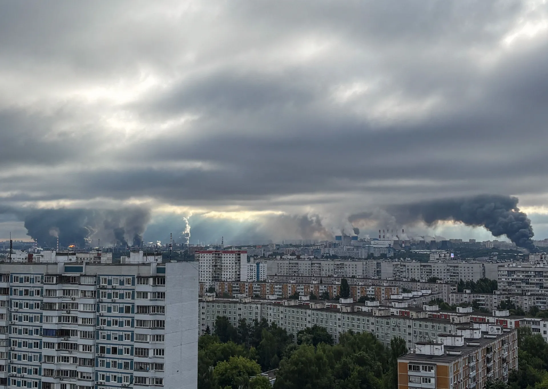 Thick plumes of smoke with flames rise from an oil refinery following what the authorities say is a Ukrainian drone strike in the course of Russia-Ukraine conflict, in Moscow, Russia, June 18, 2026, in this picture obtained from social media. SOCIAL MEDIA