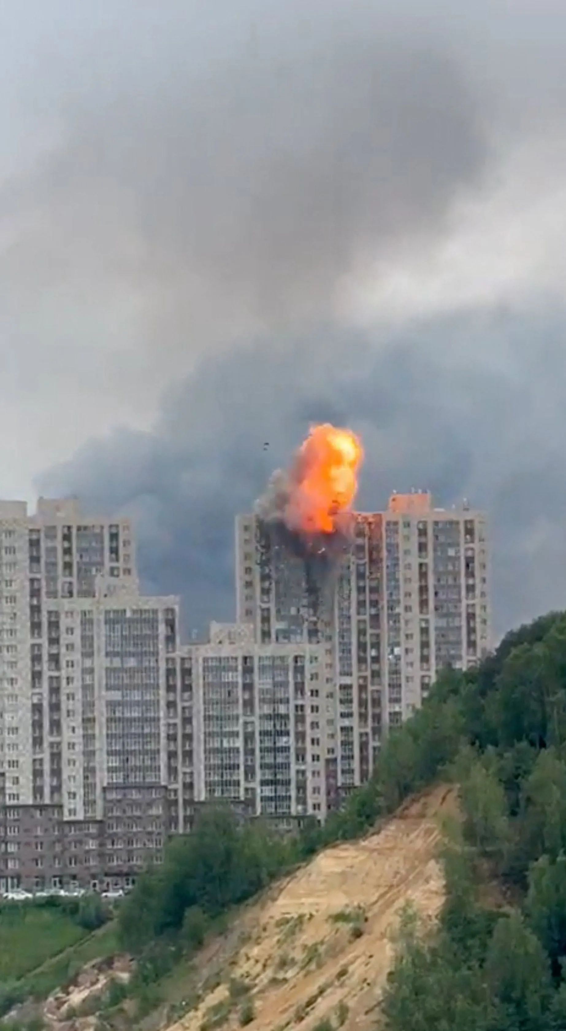 Fire and smoke rise from a building following a Ukrainian drone attack in Moscow, Russia, June 18, 2026, in this screen grab taken from a social media video. Social Media/via REUTERS  THIS IMAGE HAS BEEN SUPPLIED BY A THIRD PARTY. NO RESALES. NO ARCHIVES.