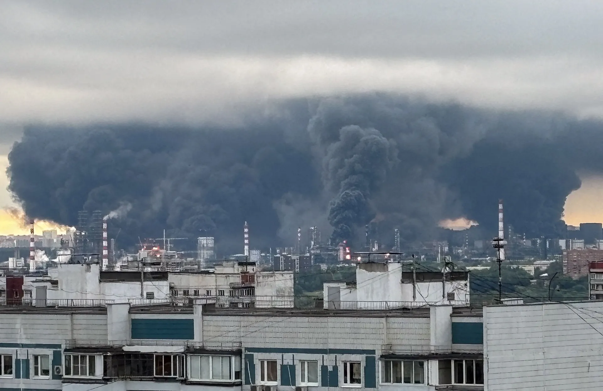 Thick plumes of smoke with flames rise from an oil refinery following what the authorities say is a Ukrainian drone strike in the course of Russia-Ukraine conflict, in Moscow, Russia, June 18, 2026, in this picture obtained from social media. SOCIAL MEDIA