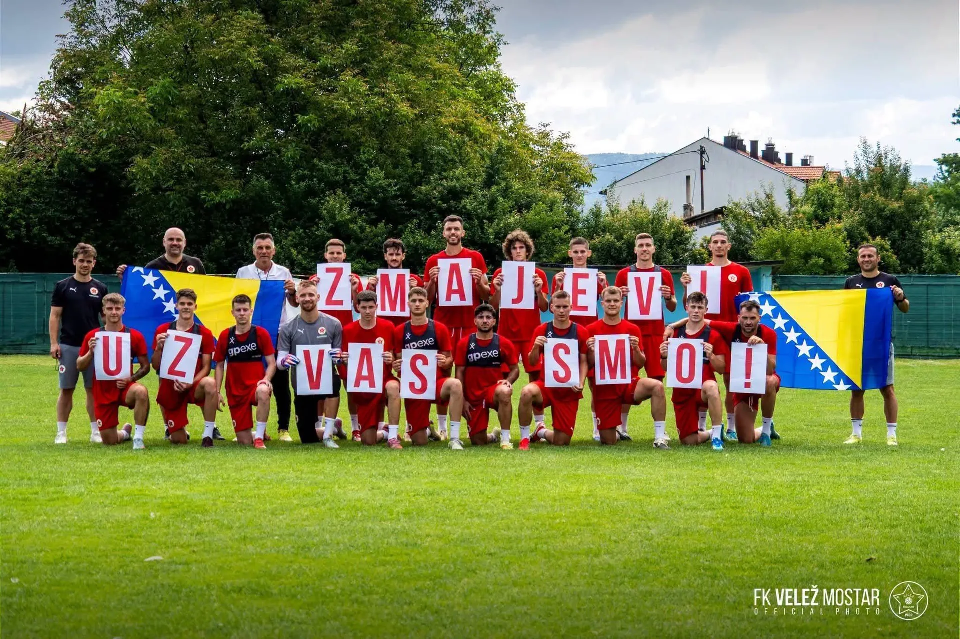 "Uz vas smo": Fudbaleri Veleža pružili podršku Zmajevima pred duel sa Švicarskom
