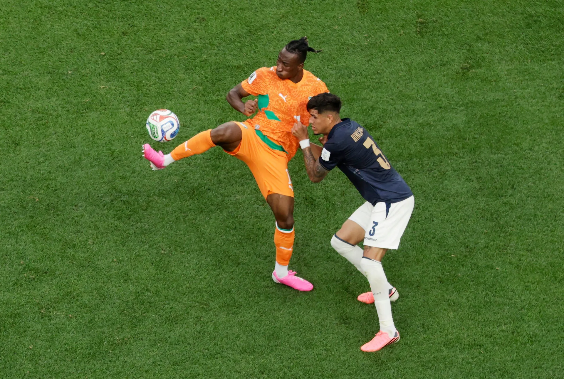 Soccer Football - FIFA World Cup 2026 - Group E - Ivory Coast v Ecuador - Philadelphia Stadium, Philadelphia, Pennsylvania, U.S. - June 14, 2026 Ivory Coast's Yan Diomande in action with Ecuador's Piero Hincapie REUTERS/Jeenah Moon