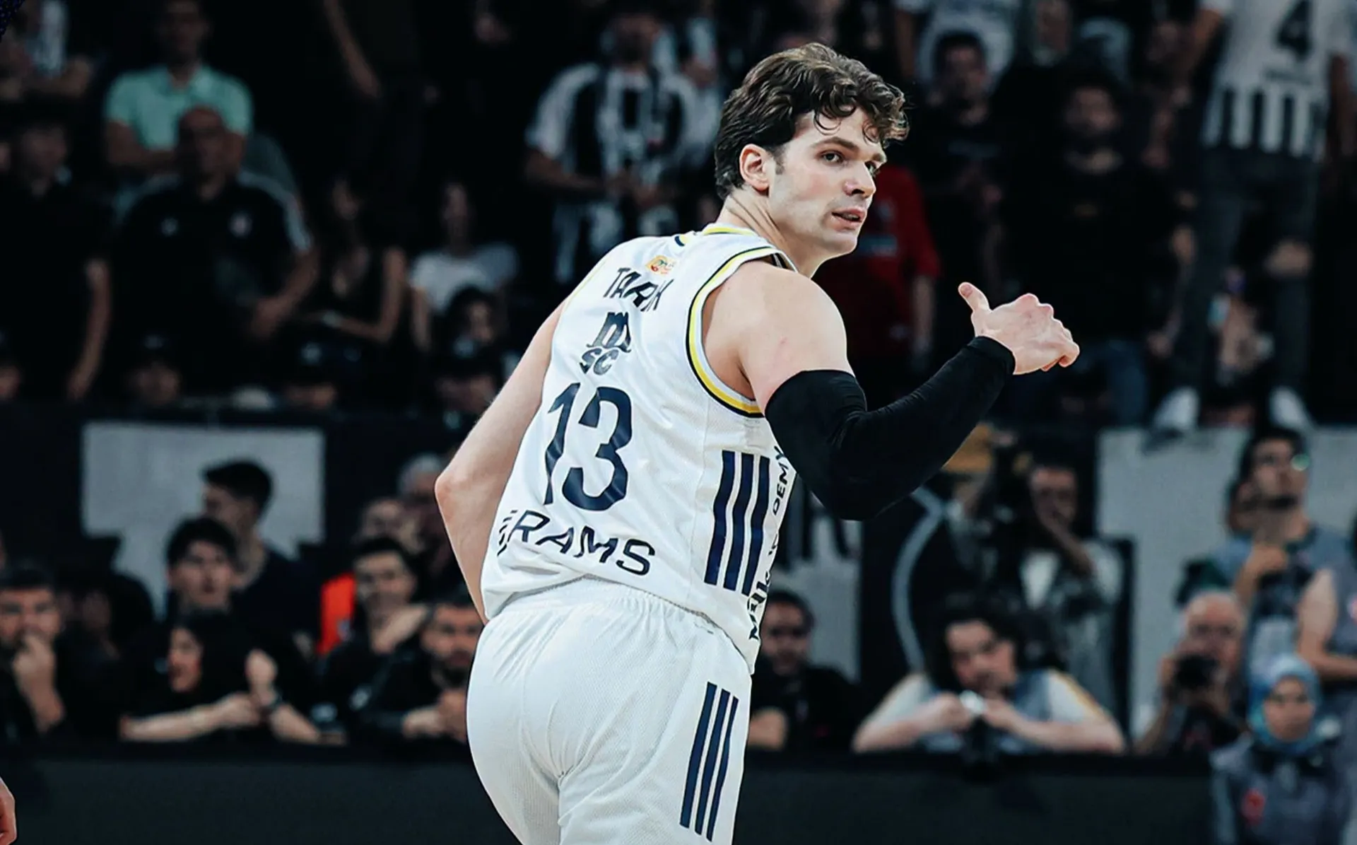 (VIDEO) Tarik Biberović trojkom u posljednjim sekundama donio titulu Fenerbahčeu