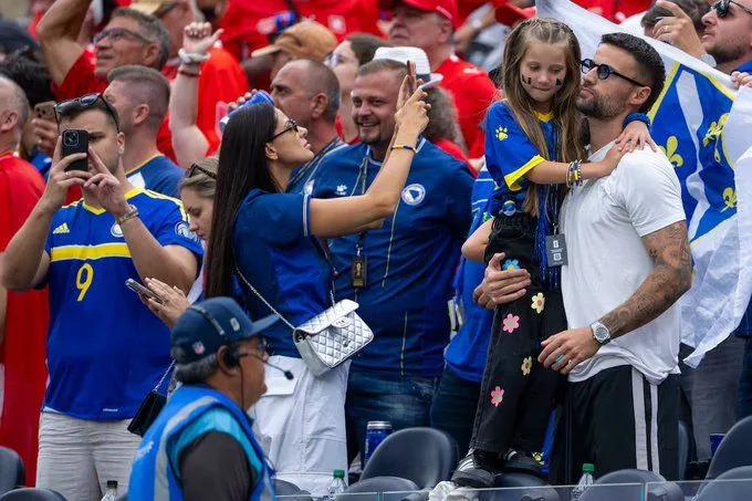 Haris Seferović nije mogao odlučiti za koga će navijati, u LA-u snimljen u bijeloj majici