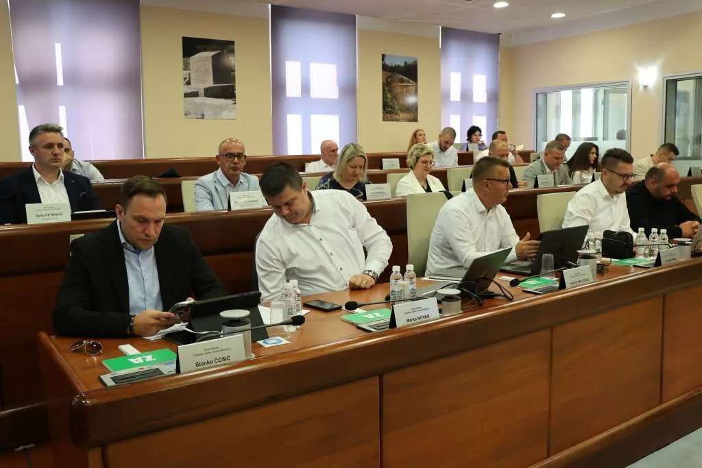 Gradsko vijeće Mostara podržalo koncesiju aerodroma, Klub Bošnjaka bojkotovao sjednicu