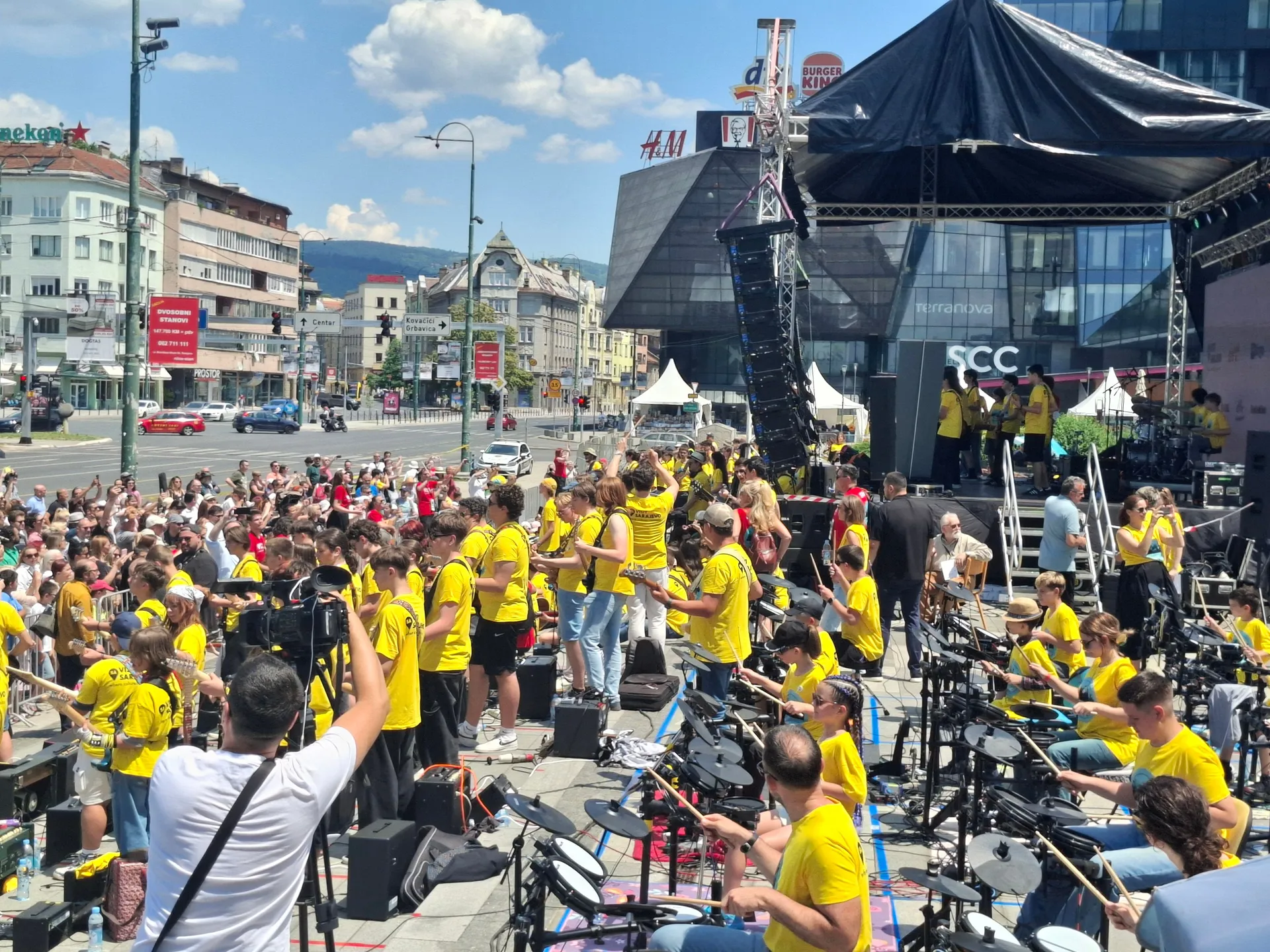 (VIDEO) Poslušajte kako zvuči „Tako ti je, mala moja...“ u izvedbi 600 muzičara u Sarajevu
