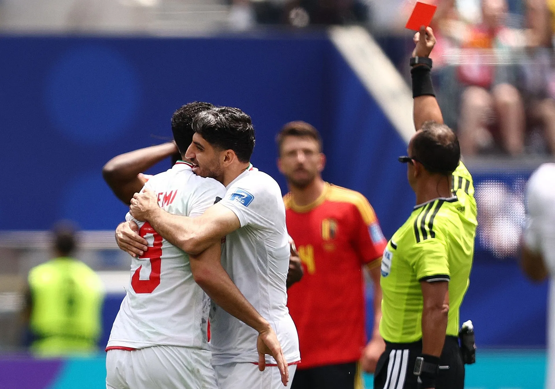 Soccer Football - FIFA World Cup 2026 - Group G - Belgium v Iran - Los Angeles Stadium, Inglewood, California, U.S. - June 21, 2026 Iran's Mehdi Taremi celebrates with Mehdi Torabi as referee Dario Herrera shows a red card to Belgium's Nathan Ngoy IMAGN I