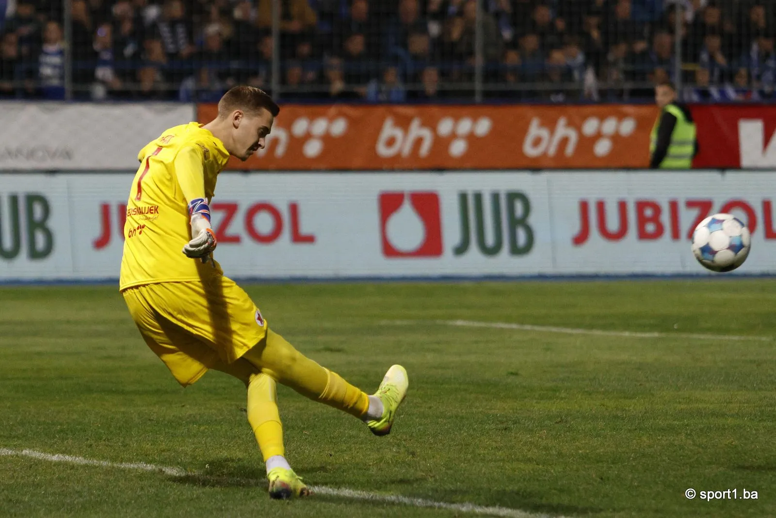 (ZVANIČNO) Tarik Karić napustio Velež, Rođeni se na lijep način oprostili od golmana