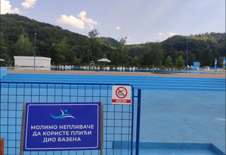Tragedija u bh. gradu, devetnaestogodišnjak se utopio u bazenu