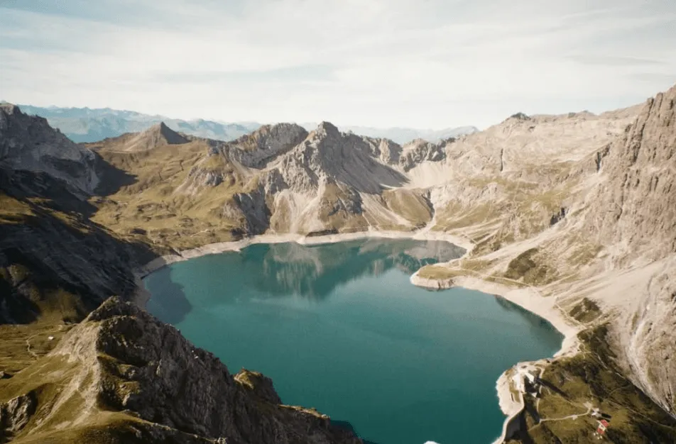 Jezero u obliku srca oduševljava Evropu, ali u njemu se niko ne smije kupati