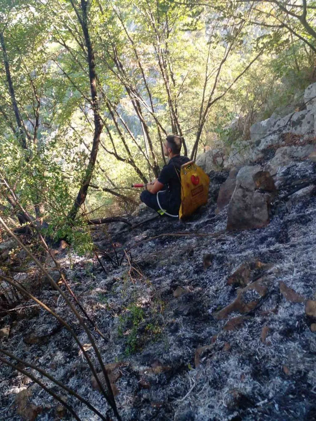 Raste broj požara u Mostaru, u naselju Malo Polje protekle noći obranjene kuće