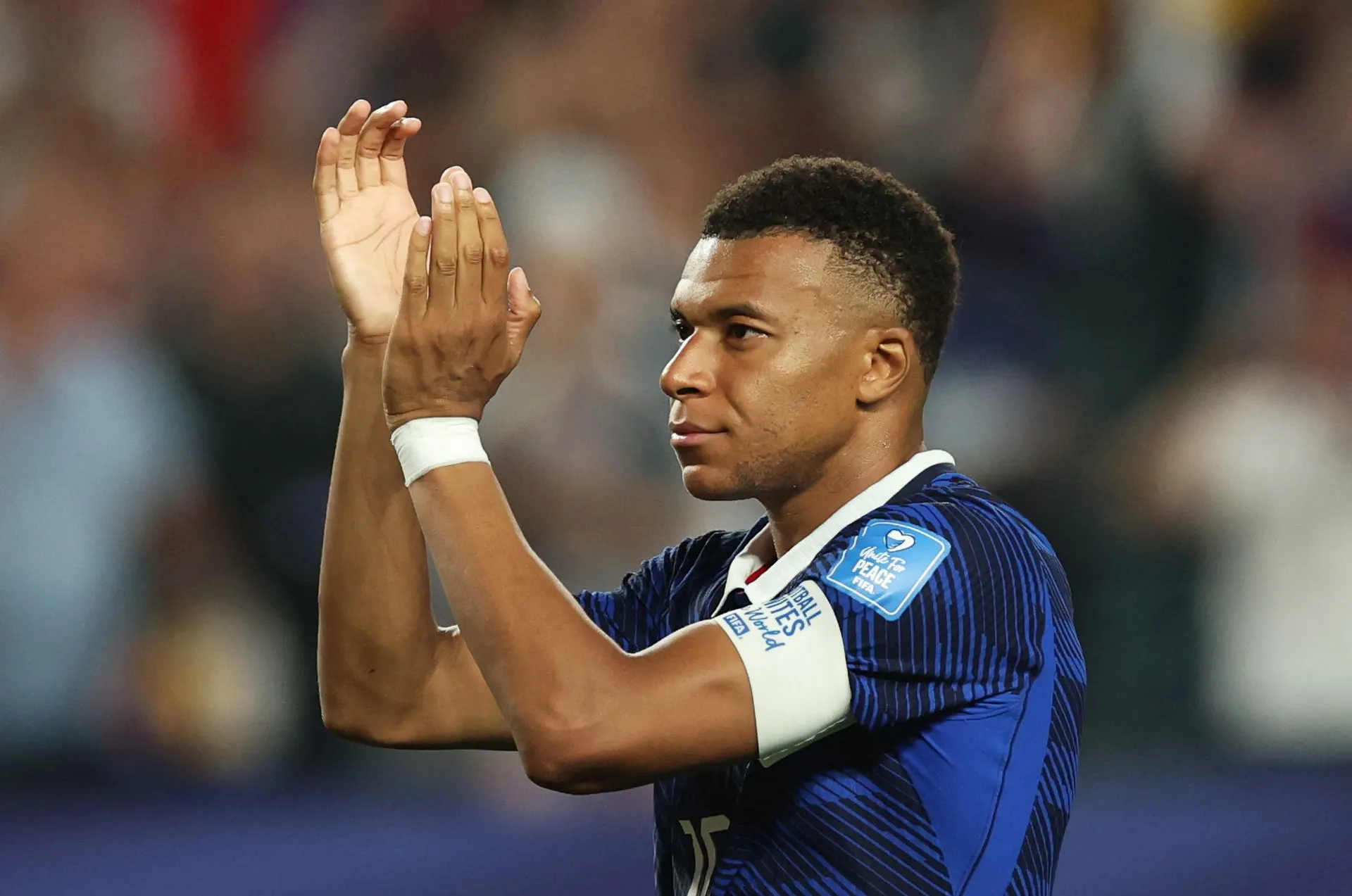 Kylian Mbappe ističe da ako želi da prati Messija, mora da bude bolji