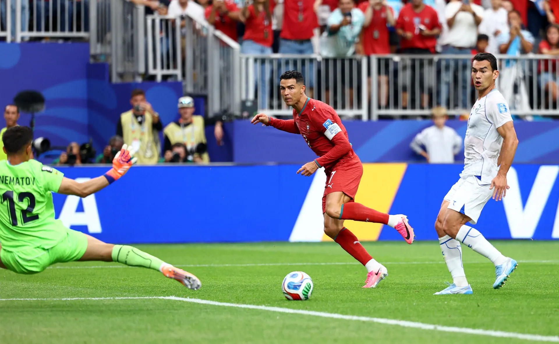 (VIDEO) Sjajni Ronaldo postigao još jedan gol nakon čarobne asistencije Fernandesa