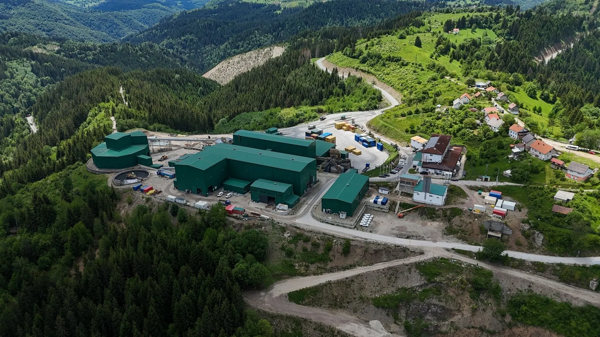 Epicentar zagađenja: Zgrada rudnika i odlagalište jalovine koji su podigli Varešane na noge i pokrenuli sudske sporove