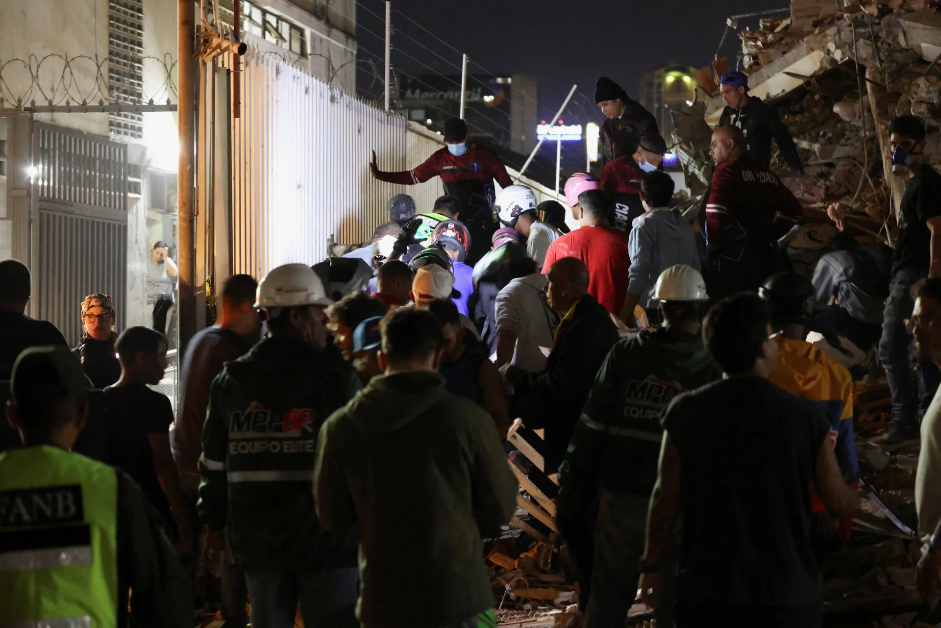 (FOTO i VIDEO) Dva razorna zemljotresa pogodila Venezuelu, strahuje se da ima puno mrtvih - slika 4