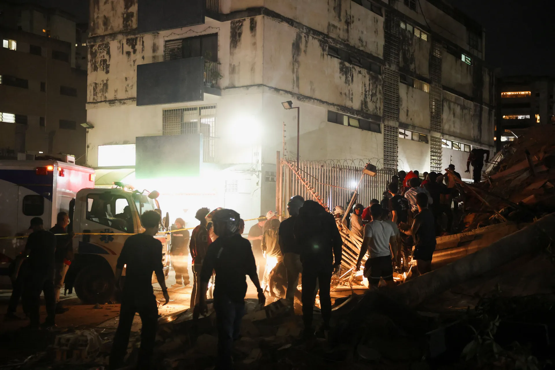 (FOTO i VIDEO) Dva razorna zemljotresa pogodila Venezuelu, strahuje se da ima puno mrtvih - slika 2