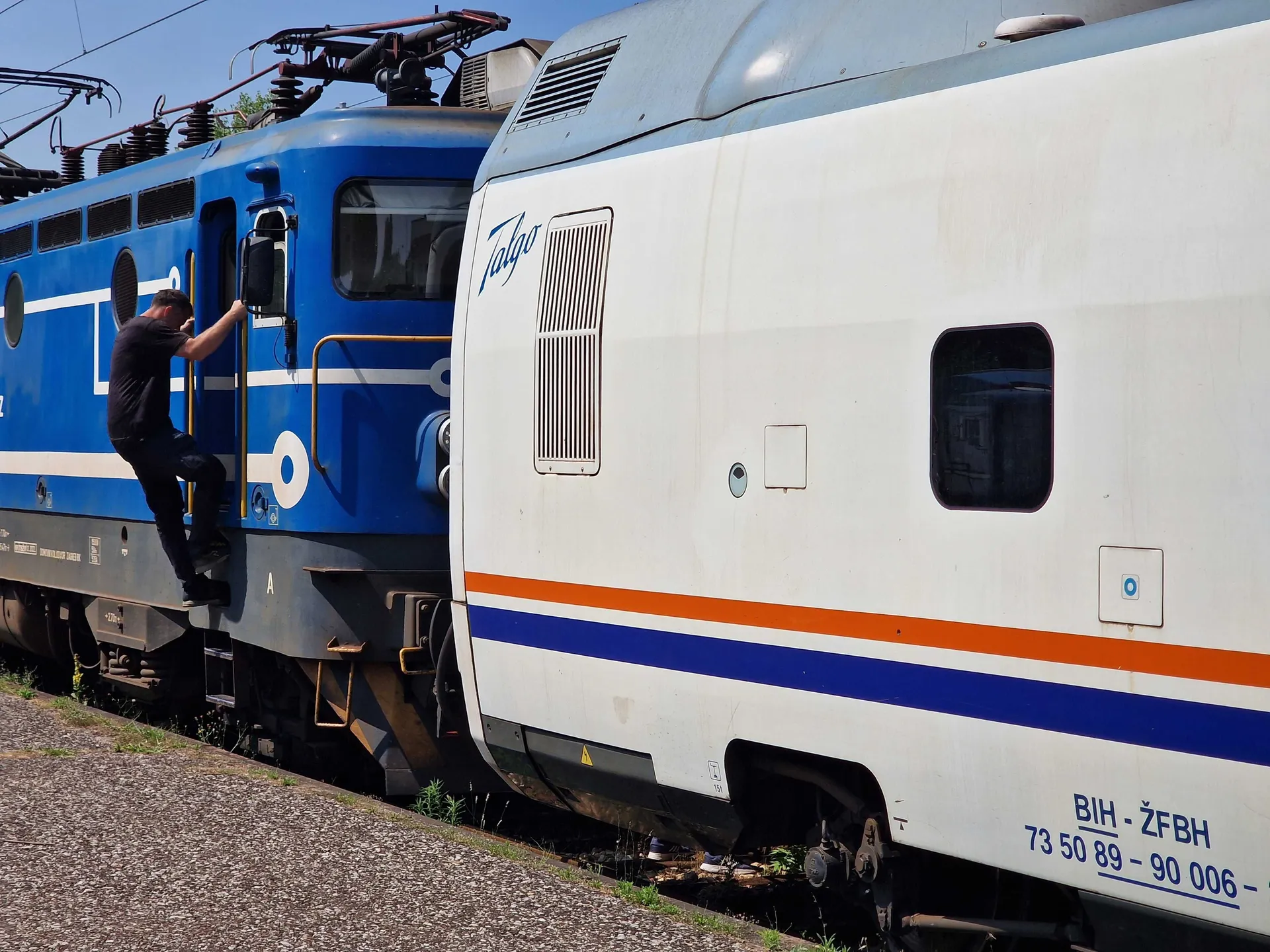Na granici zaustavljen voz iz Sarajeva za Ploče, u toaletu pronađeno šest migranata