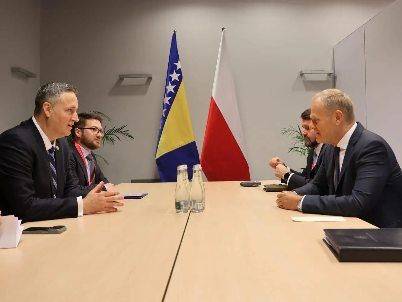 Bećirović se sastao sa Tuskom i spominjao blokade, evo šta mu je poručio premijer Poljske