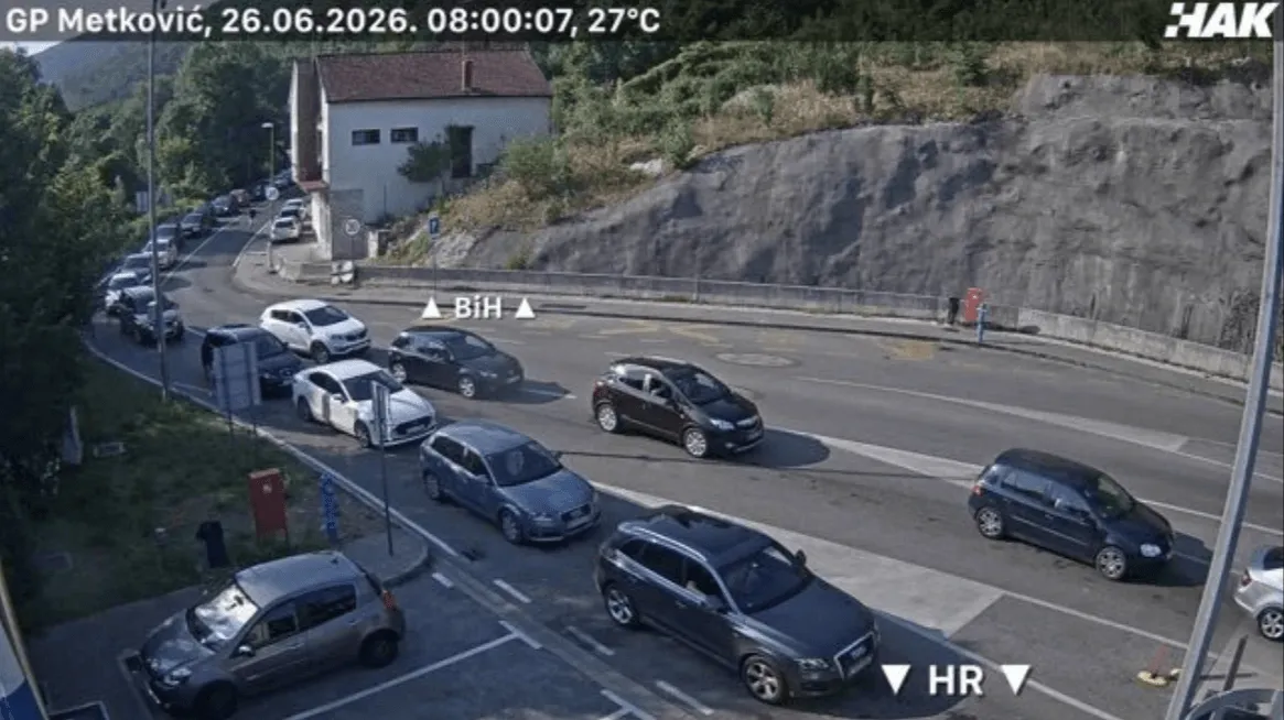 Gužve na granicama BiH i Hrvatske, pojačan saobraćaj prema moru, kolone već od jutra