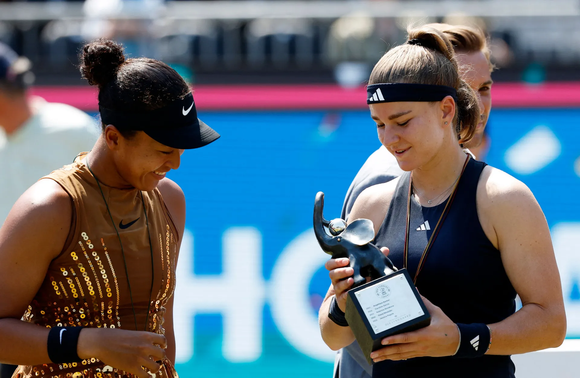 Osaka pred Wimbledon predala finale i zabrinula navijače zbog povrede