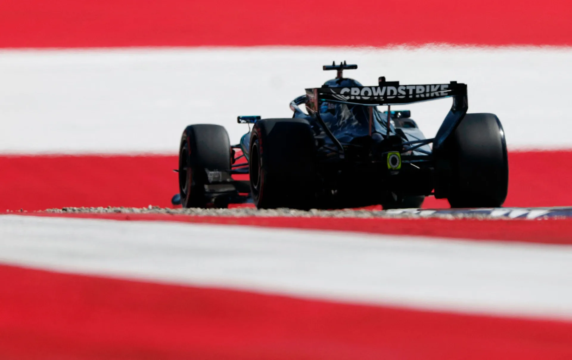 Russell osvojio kontroverzni pole position u Austriji, dva Ferrarija su iza njega