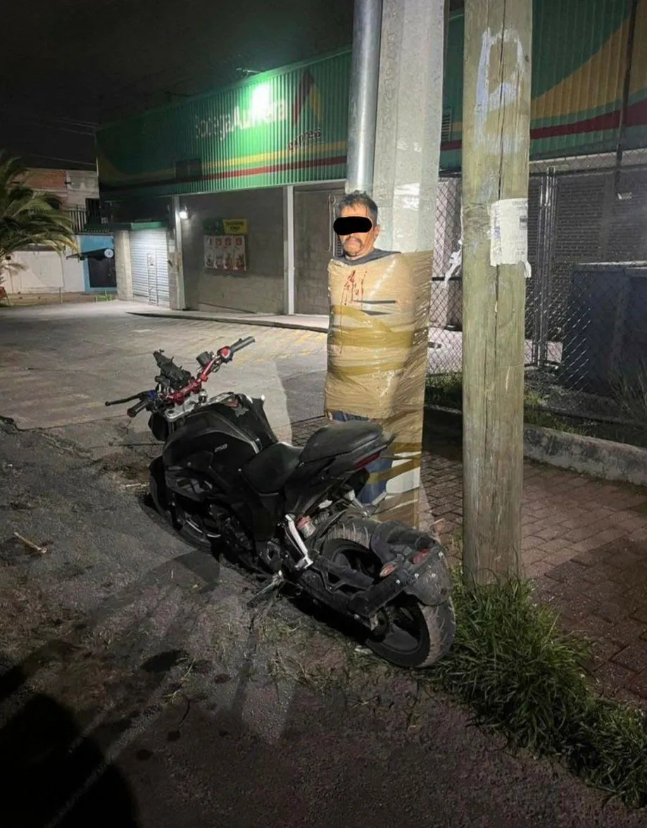 Meksička policija traga za “Batmanom”: Lopove lijepio za stubove po gradu