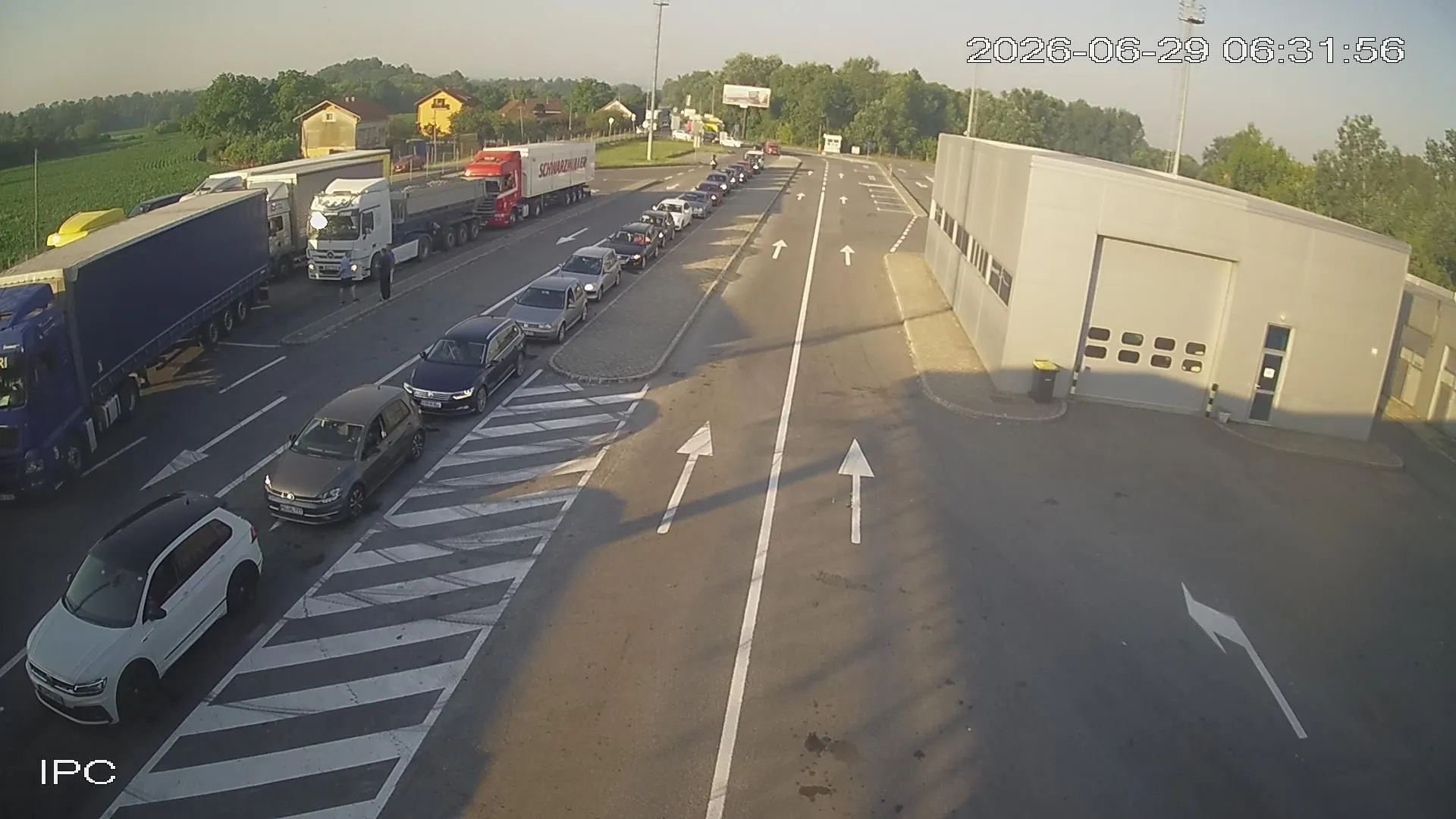 Gužve na granicama, vozače čekaju i radovi: Evo gdje su najveći zastoji