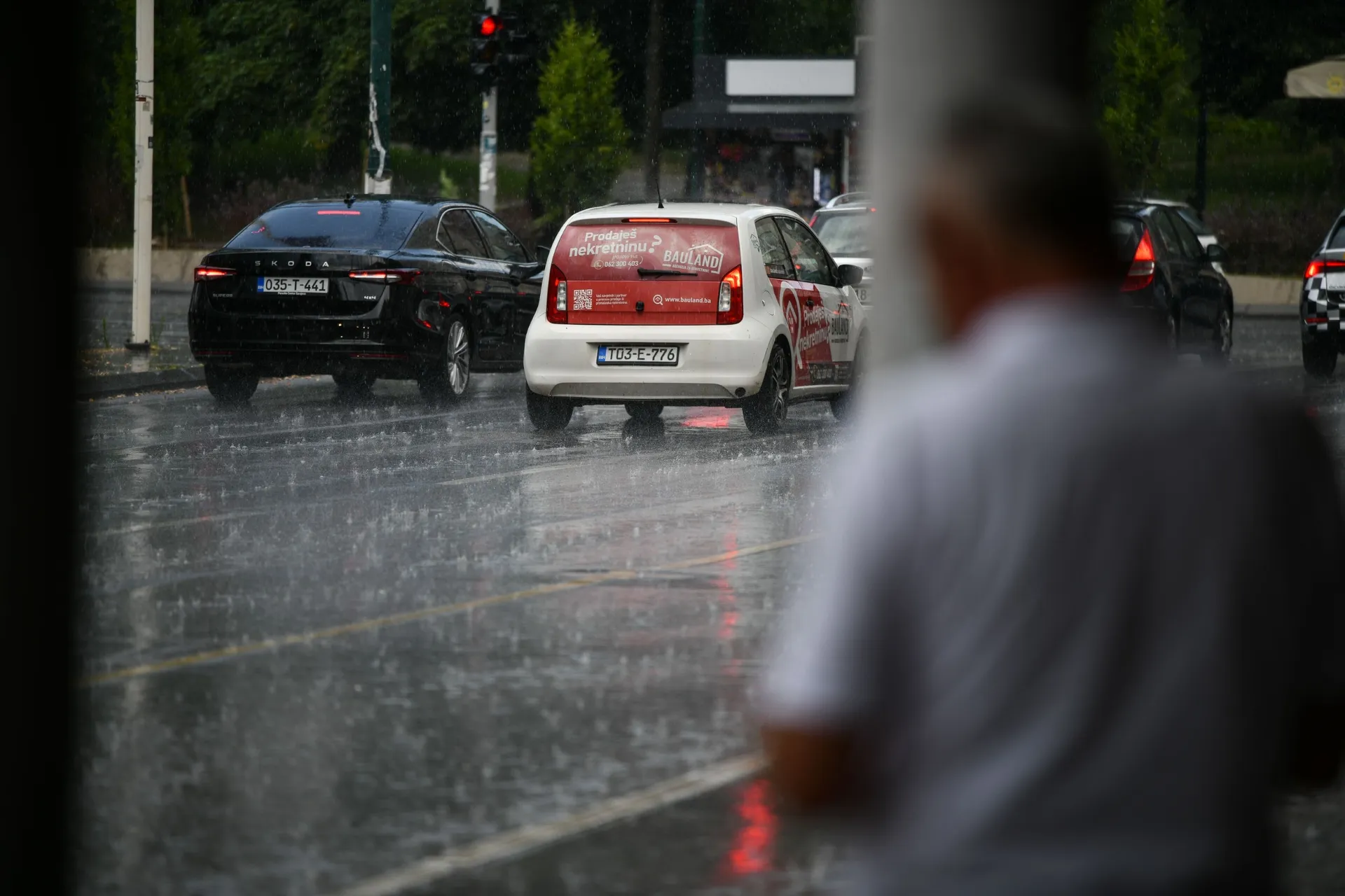 Ponesite kišobrane, pljuskovi i grmljavina i danas širom zemlje