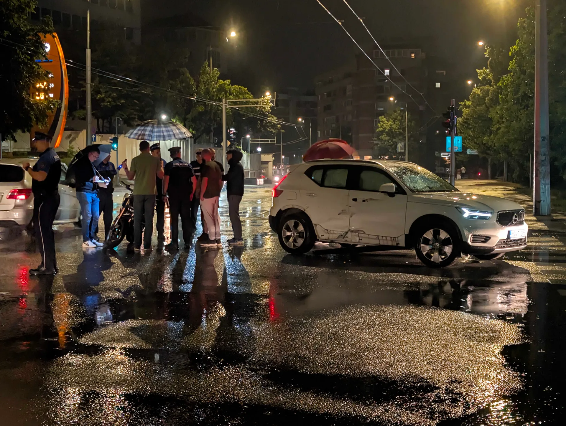 Motociklista povrijeđen u sudaru s autom u centru Sarajeva, uviđaj traje satima kasnije