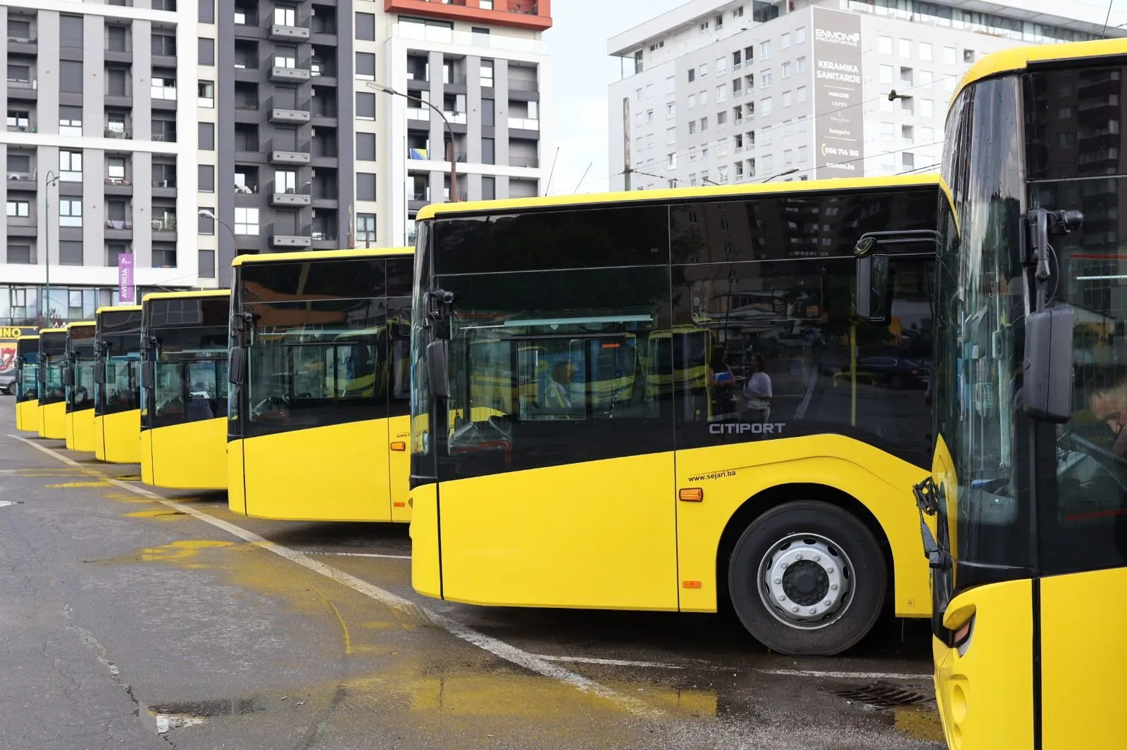 Stigli novi autobusi