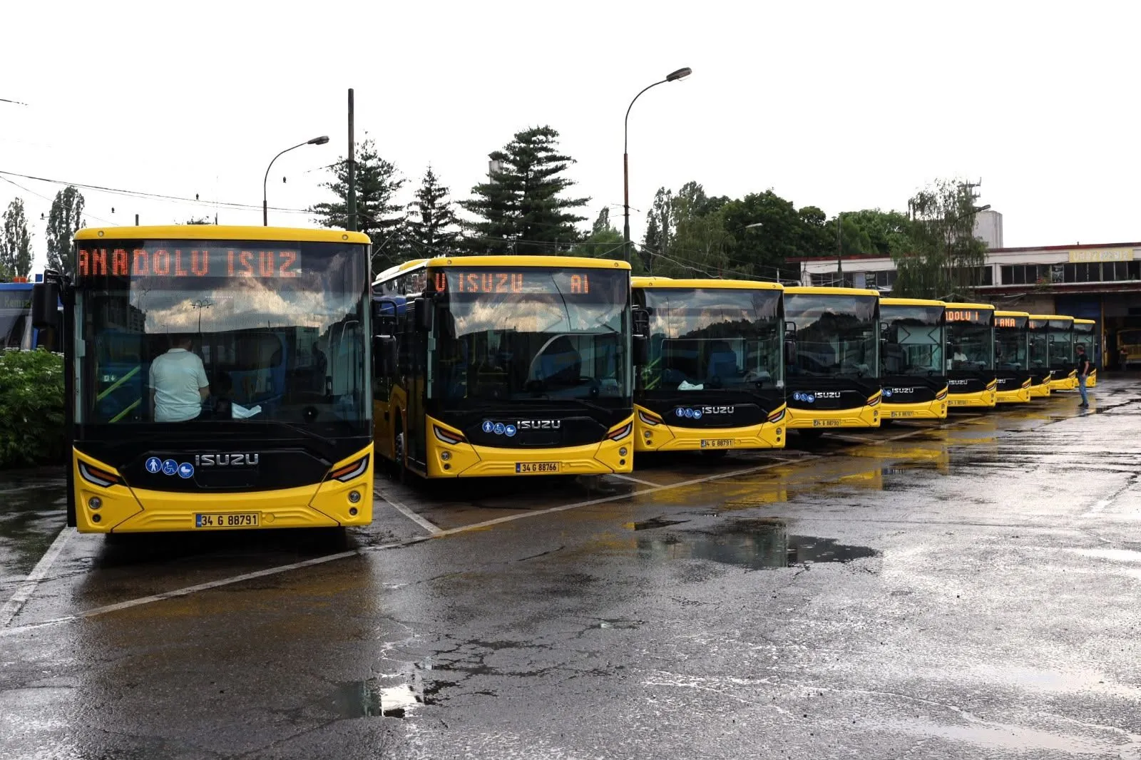 Stigli novi autobusi