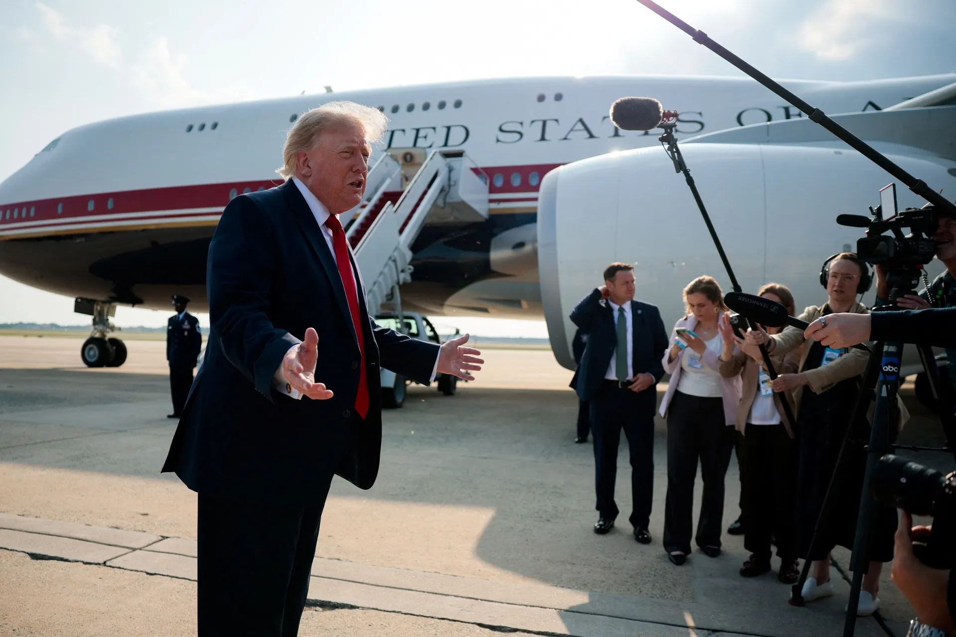 Trump kaže da se SAD i Iran jako dobro slažu i da "denuklearizacija" napreduje