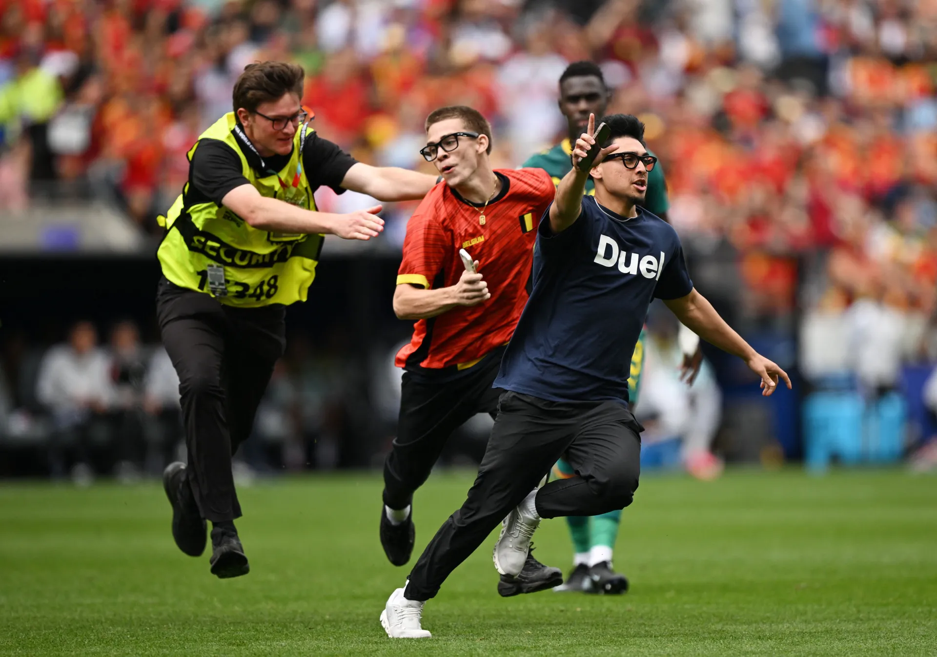 (FOTO) Nije se vidjelo u prenosu, evo zbog čega je prekinuta utakmica Belgije i Senegala - slika 1