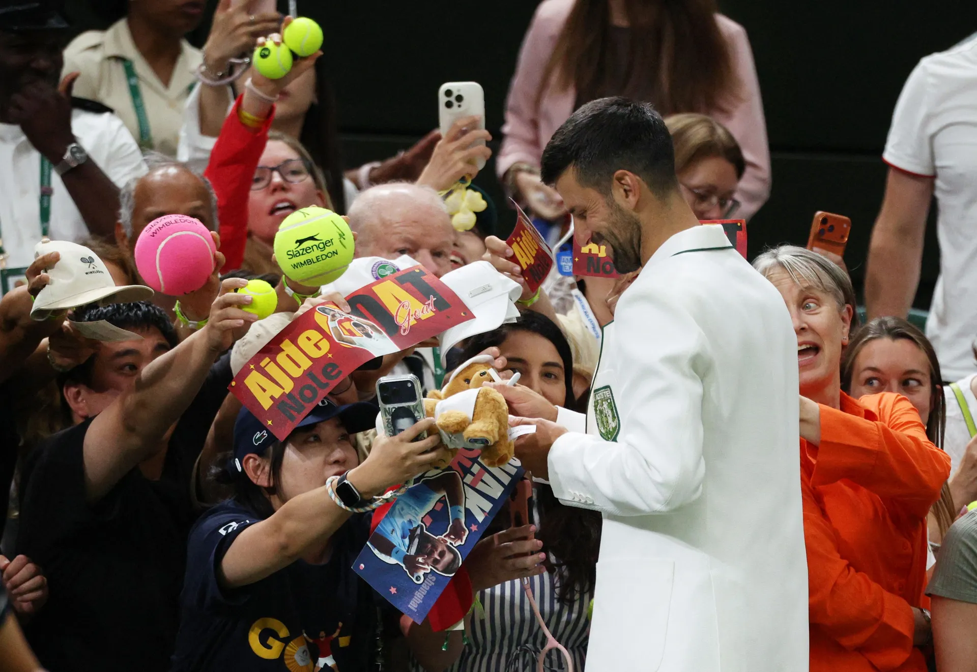 Đoković rutinski izbacio Tsitsipasa i nastavio sjajne partije na Wimbledonu