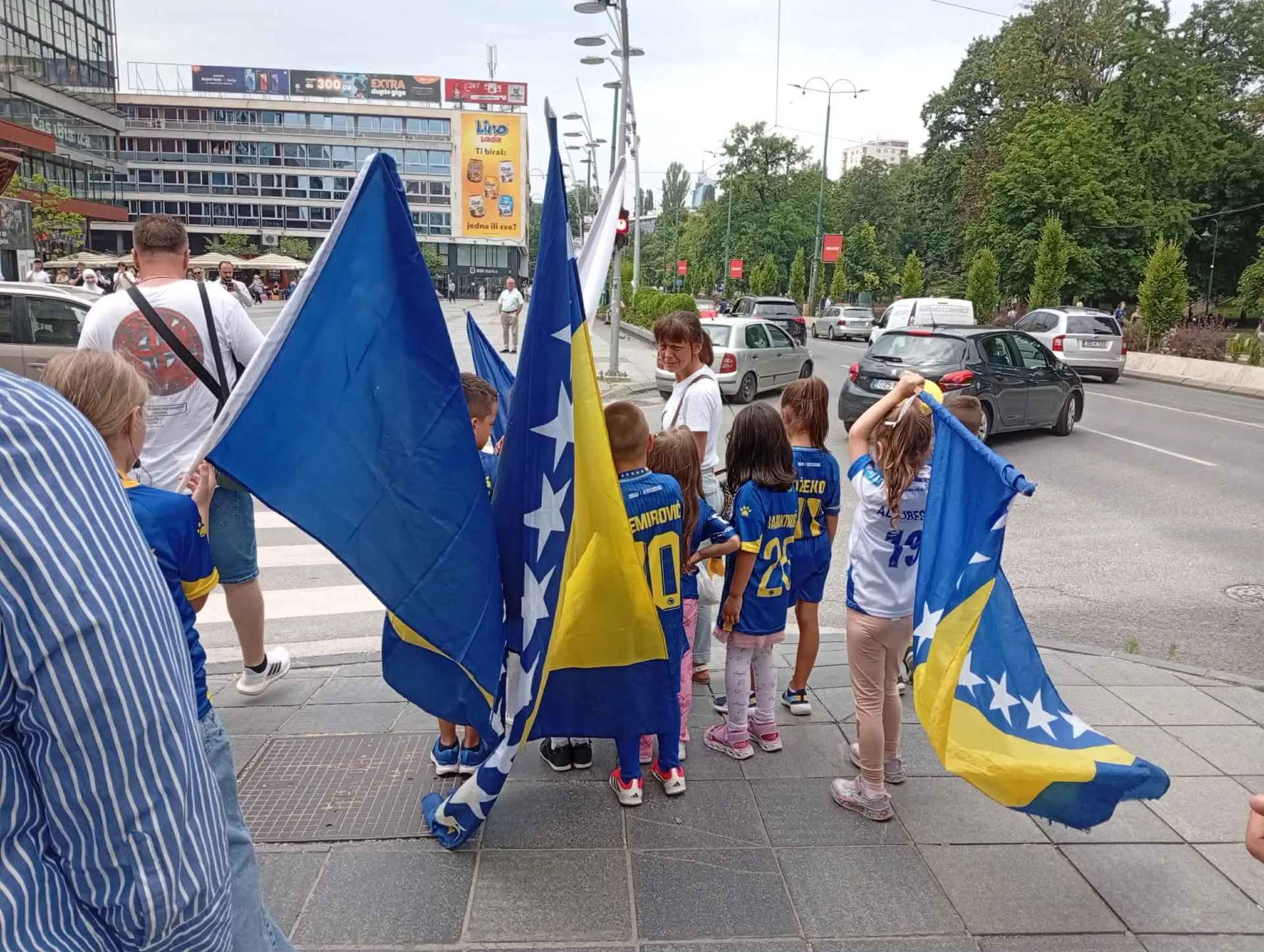 Djeca, vrtić, mališani, zastave, Zmajevi, euforija