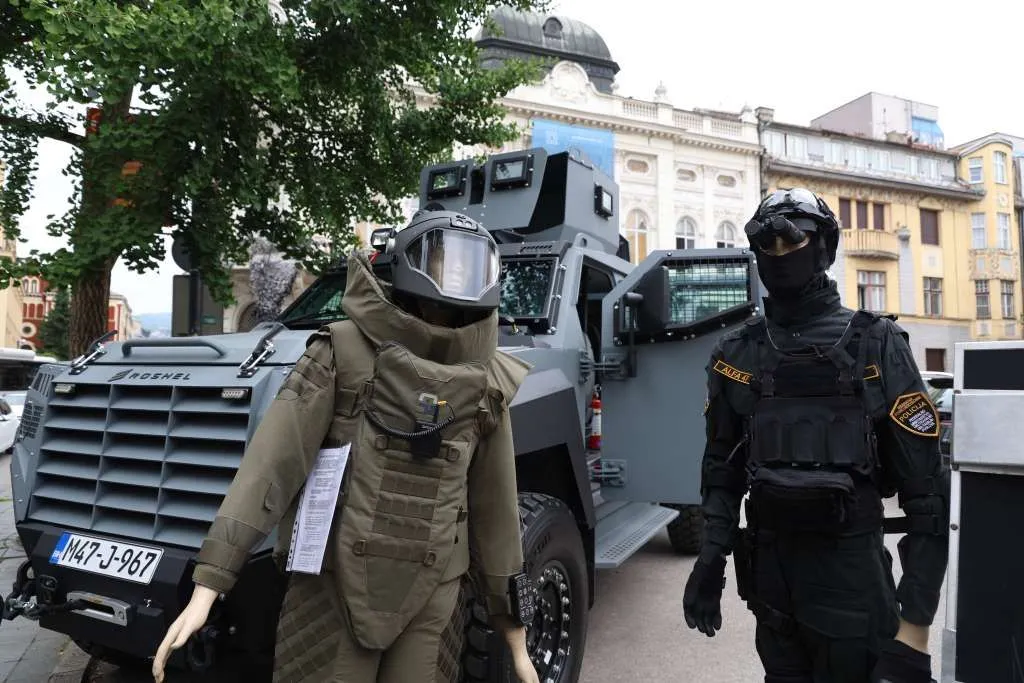 Dan policije u FBiH, naoružanje, vozila, Dom OS BiH